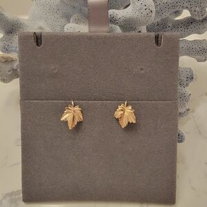 Vintage 14k Gold Leaf Earrings